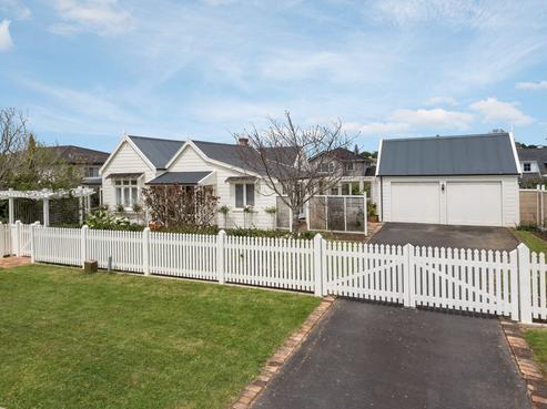 61 Beach Road, Mellons Bay