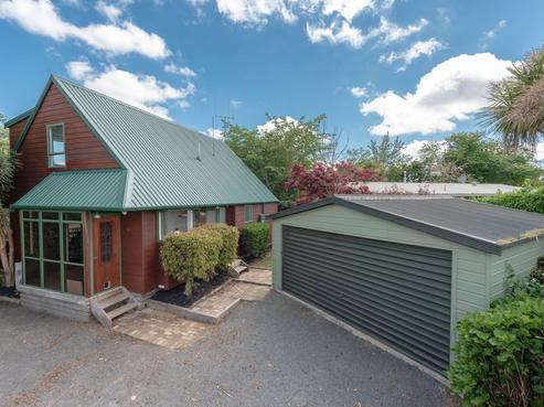 11 Lansdowne Crescent, Glenview