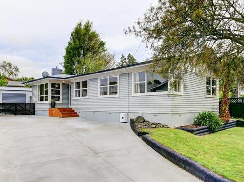 12 Manapouri Place, Glenview