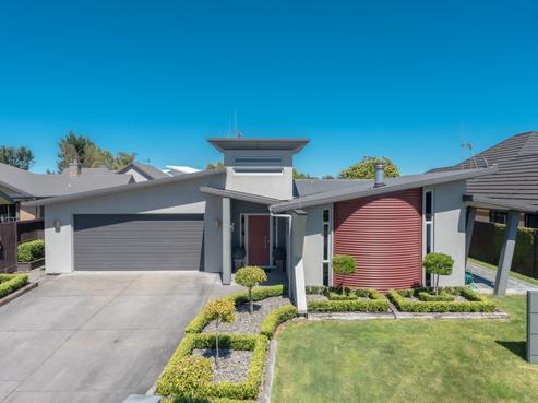 82 Saint James Drive, Huntington