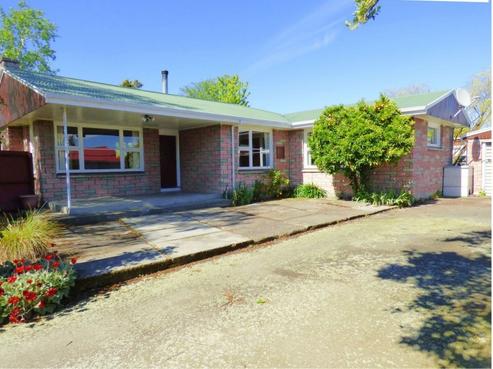 1 Reddecliffe Crescent, Hampstead