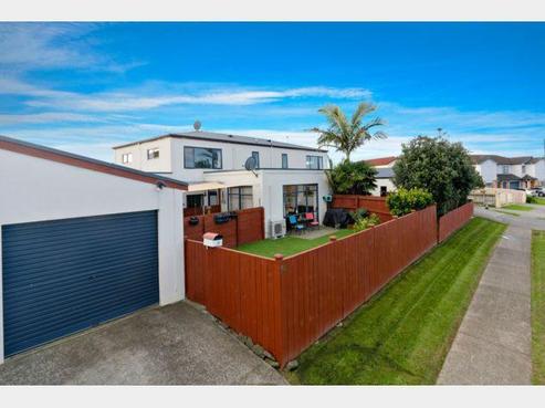 8B Charlenne Close, Ranui