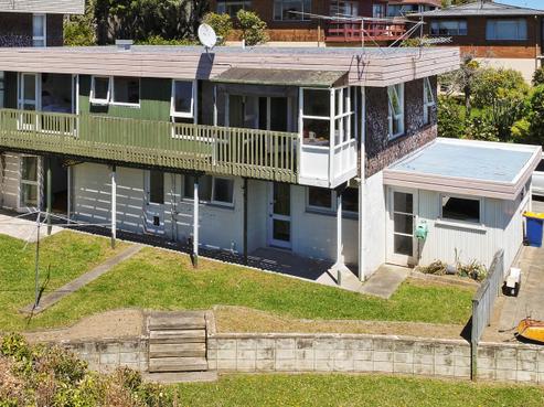 2/104 Pupuke Road, Hillcrest
