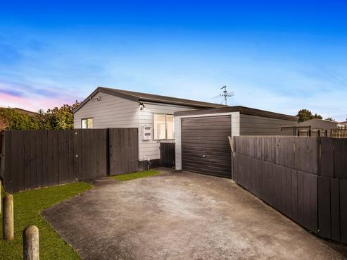 16/2 Clarice Place, Takanini