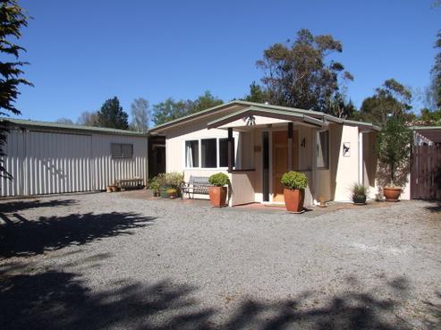 821 River Road, Broadlands Forest