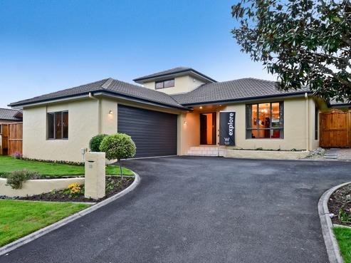 10 Grasmere Court, Huntington
