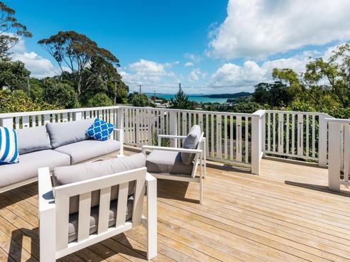 72 Ocean Road, Surfdale