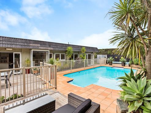 11 Prince Regent Drive, Half Moon Bay