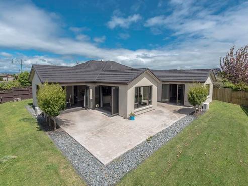 12 Holly Place, Rototuna North