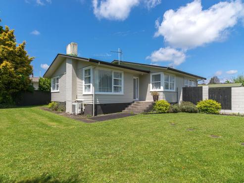 228 Sunset Road, Sunnybrook