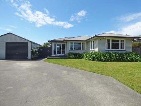 25 Warwick Crescent, Taradale