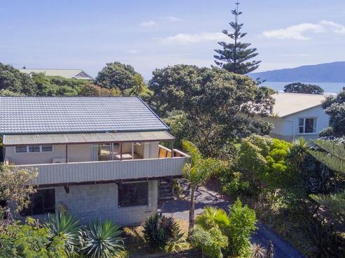 12 Hughes Street, Waikanae Beach