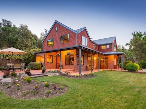 42 Golf Road, Wakefield
