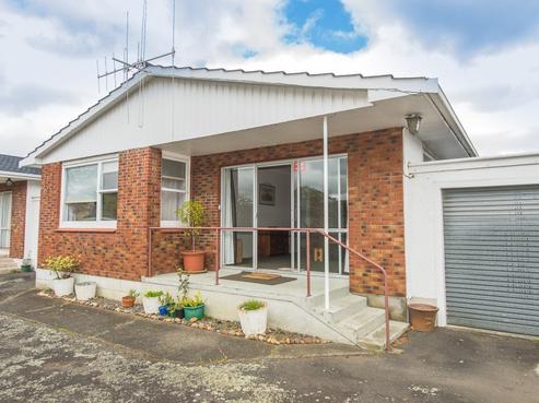 2/5 Saint Leonard Street, Saint Johns Hill