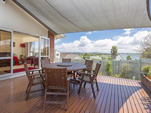 8 Acland Place, Botany Downs