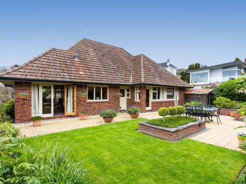 27 Leven Street, Roslyn