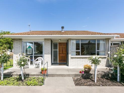 2/114 Mcleod Street, Camberley