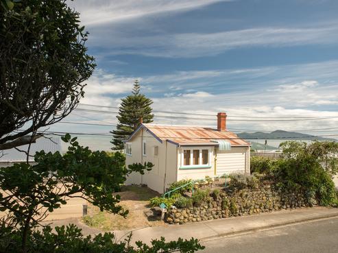 15 Aperahama Street, Paekakariki