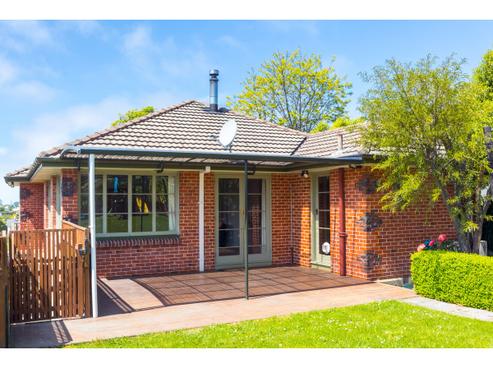 32 Avenue Road, West End