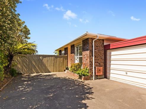 11B Ilam Grove, Kelson