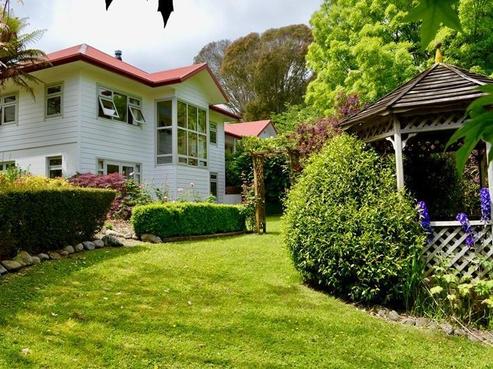 93 Honi Taipua Street, Manakau