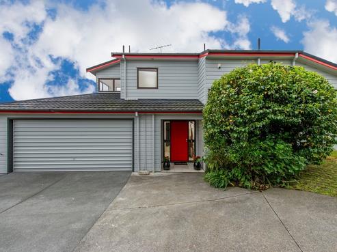 27 Pinewood Grove, Botany Downs