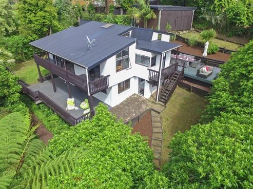 10 Colmar Road, Mellons Bay