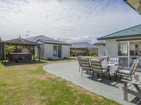 87 Guildford Drive, Paraparaumu