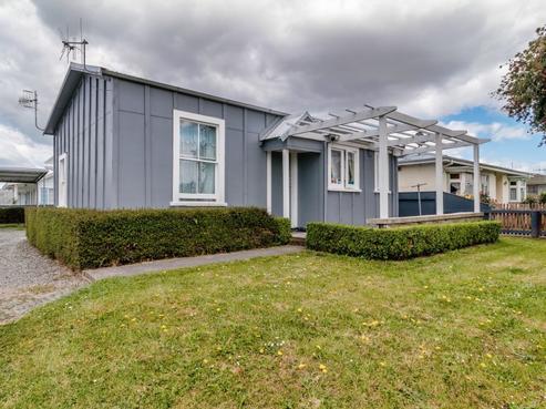 817 Ferguson Street, Akina