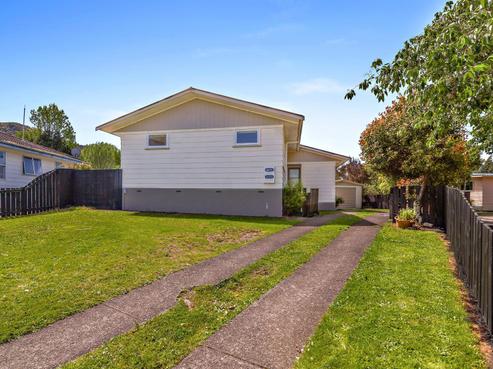 12 Adam Place, Mangakakahi