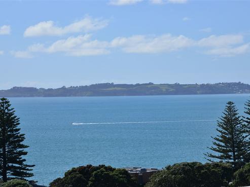 1012/11 Tamariki Avenue, Orewa