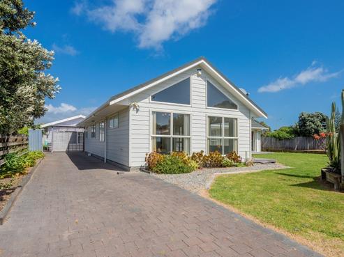 5 Adrian Grove, Waikanae Beach