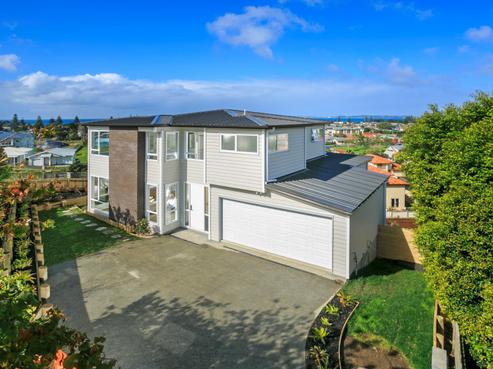 17 Orewa Heights Crescent, Orewa