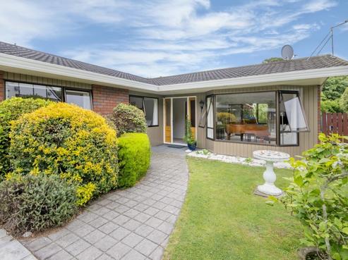 28 Awanui Drive, Waikanae