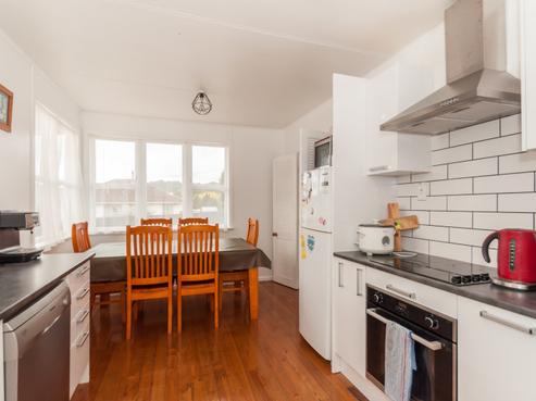 15 Great North Road, Kamo