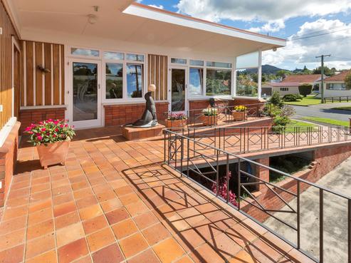8 Walker Crescent, Whau Valley