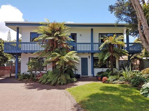 5 Norfolk Place, Tairua