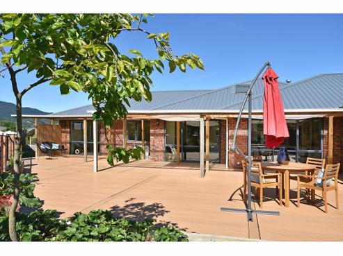6 Ken Wadsworth Way, Stoke