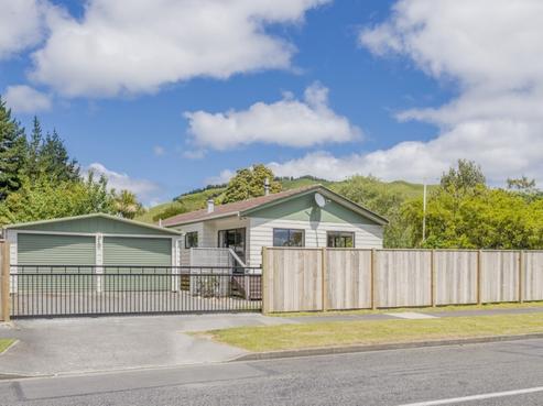 27 Poneke Drive, Waikanae