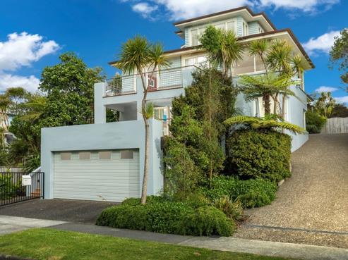 8 Seabreeze Road, Narrow Neck