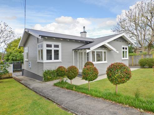 6 Parahaki Street, Regent