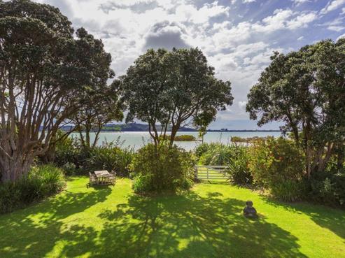 54 Harbour View Road, Point Wells