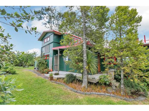 16 Mcentee Road, Waitakere