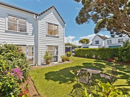 20 Woodbridge Lane, Milford