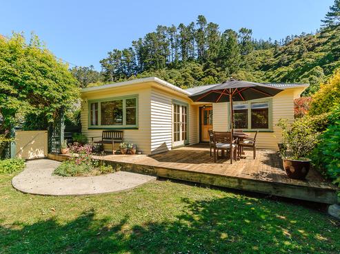 124 Hine Road, Wainuiomata