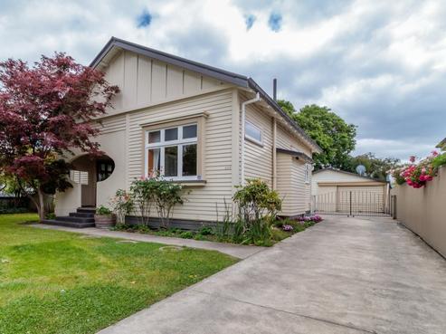 407 Willowpark Road South, Akina