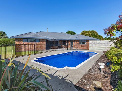 21 Pyle Road West, One Tree Point