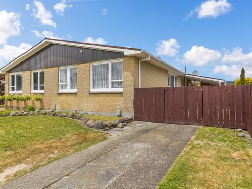 33A Burns Grove, Trentham