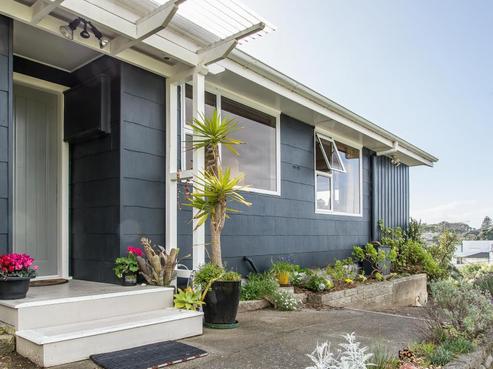 6 Whareroa Road, Raumati South