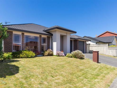 6 Silver Pine Avenue, Woodridge